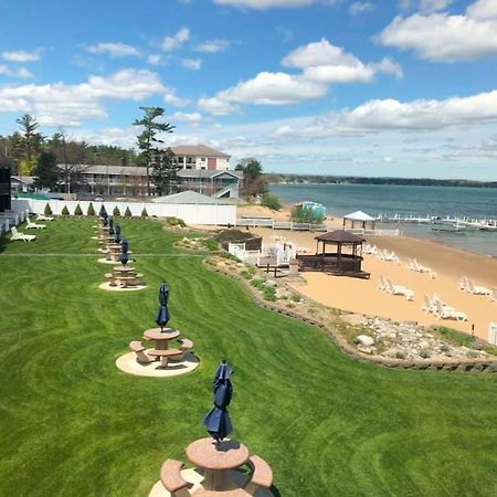 The Beach Haus - Травърс Сити Екстериор снимка