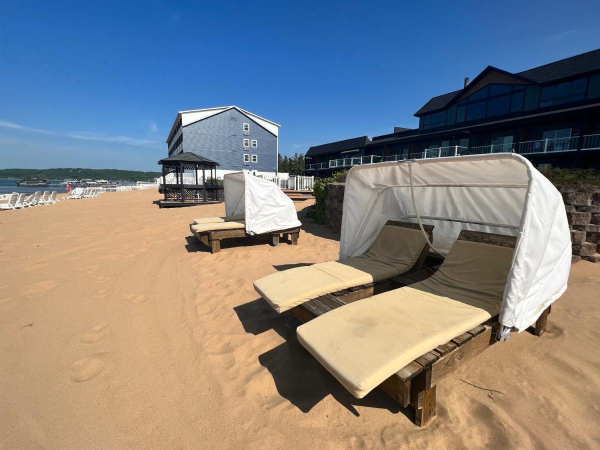 The Beach Haus - Травърс Сити Екстериор снимка