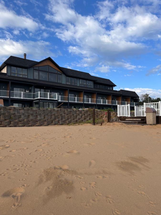 The Beach Haus - Травърс Сити Екстериор снимка