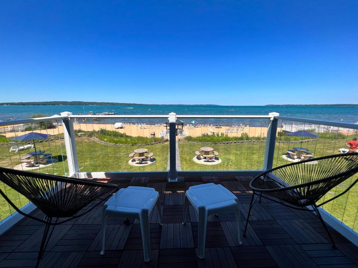 The Beach Haus - Травърс Сити Екстериор снимка